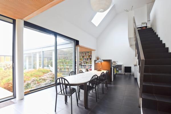 À Vendre – SAINTE-MARINE Village (FINISTERE SUD) - MAISON D’ARCHITECTE 242 m2 Carrez + PLATEAU 82 m2 à aménager - 400 m2 VEGETALISES– GARAGE/ATELIER 40m2- MER A 600m - DPE C – 980 000 € FAI