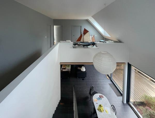 À Vendre – SAINTE-MARINE Village (FINISTERE SUD) - MAISON D’ARCHITECTE 242 m2 Carrez + PLATEAU 82 m2 à aménager - 400 m2 VEGETALISES– GARAGE/ATELIER 40m2- MER A 600m - DPE C – 980 000 € FAI