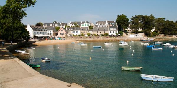 À Vendre – SAINTE-MARINE Village (FINISTERE SUD) - MAISON D’ARCHITECTE 242 m2 Carrez + PLATEAU 82 m2 à aménager - 400 m2 VEGETALISES– GARAGE/ATELIER 40m2- MER A 600m - DPE C – 980 000 € FAI