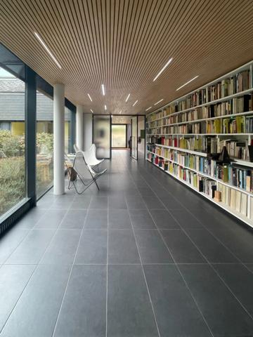 À Vendre – SAINTE-MARINE Village (FINISTERE SUD) - MAISON D’ARCHITECTE 242 m2 Carrez + PLATEAU 82 m2 à aménager - 400 m2 VEGETALISES– GARAGE/ATELIER 40m2- MER A 600m - DPE C – 980 000 € FAI