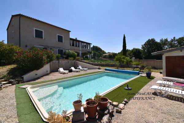 BARJAC – Une propriété de 210 m2 dont un appartement de 70 m2 avec panorama sur les Cévennes, à quelques pas du cœur du village