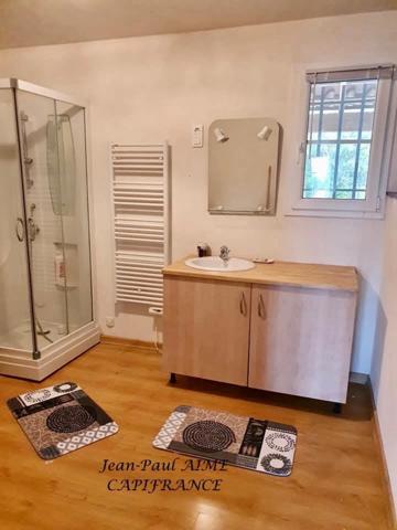 BARJAC – Une propriété de 210 m2 dont un appartement de 70 m2 avec panorama sur les Cévennes, à quelques pas du cœur du village