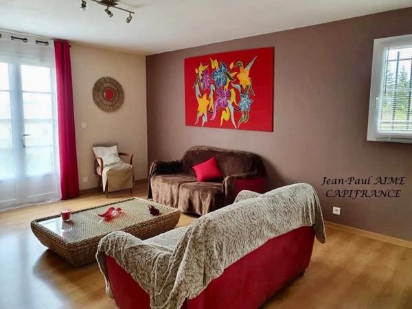 BARJAC – Une propriété de 210 m2 dont un appartement de 70 m2 avec panorama sur les Cévennes, à quelques pas du cœur du village