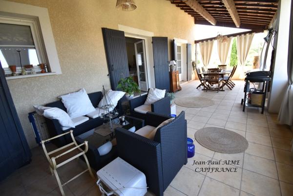 BARJAC – Une propriété de 210 m2 dont un appartement de 70 m2 avec panorama sur les Cévennes, à quelques pas du cœur du village