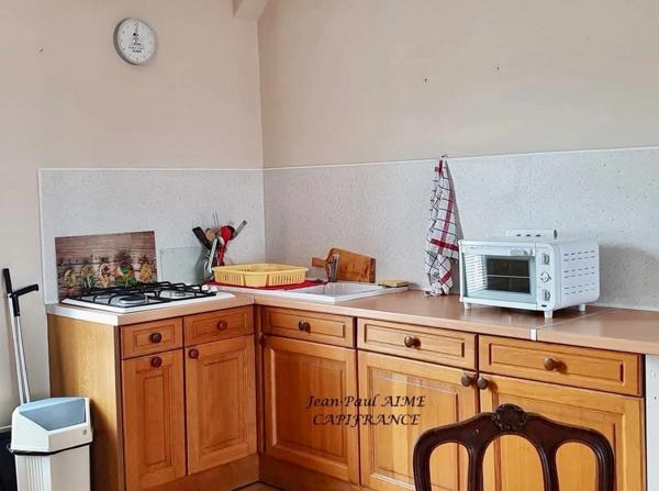 BARJAC – Une propriété de 210 m2 dont un appartement de 70 m2 avec panorama sur les Cévennes, à quelques pas du cœur du village