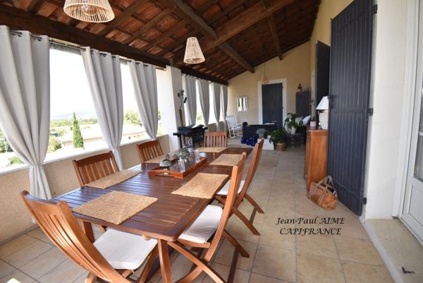 BARJAC – Une propriété de 210 m2 dont un appartement de 70 m2 avec panorama sur les Cévennes, à quelques pas du cœur du village