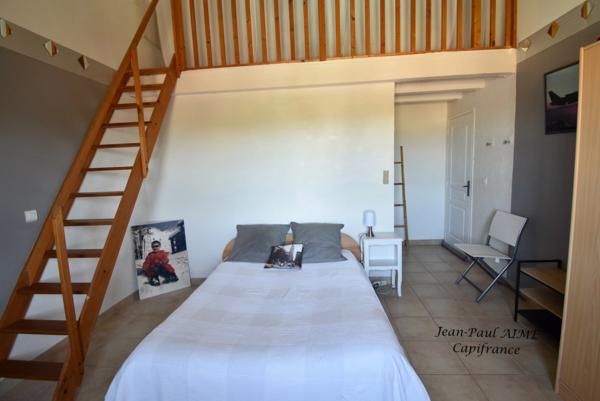 BARJAC – Une propriété de 210 m2 dont un appartement de 70 m2 avec panorama sur les Cévennes, à quelques pas du cœur du village