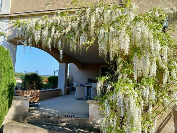 BARJAC – Une propriété de 210 m2 dont un appartement de 70 m2 avec panorama sur les Cévennes, à quelques pas du cœur du village