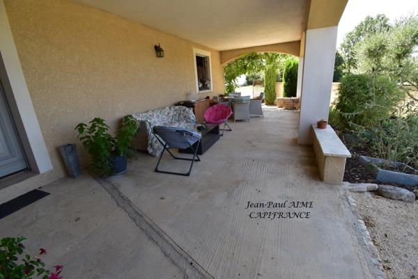 BARJAC – Une propriété de 210 m2 dont un appartement de 70 m2 avec panorama sur les Cévennes, à quelques pas du cœur du village