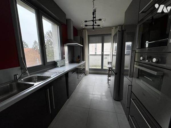 Appartement type 3 proche Centre ville et quartier acacias avec terrasses et parking