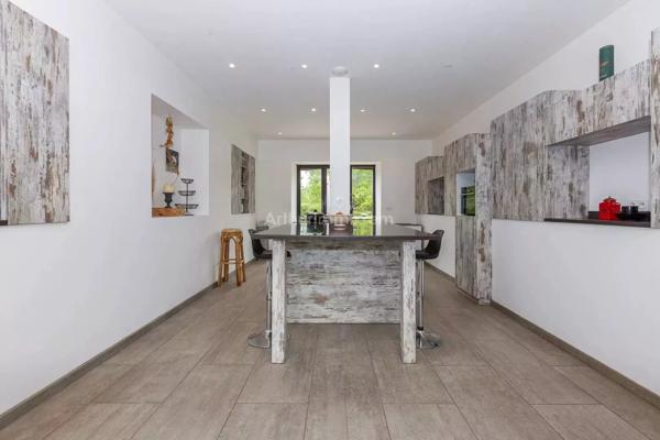 Vente Maison 15 pièces 460 m2 à Les Avenières Veyrins-Thuellin