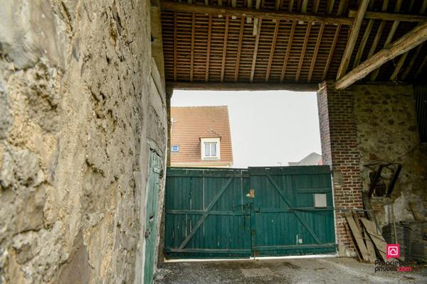 77280 OTHIS Corps de ferme d'une surface de 2000²