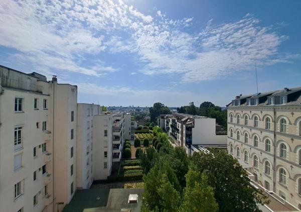 Appartement T2 de 55,44 m² au dernier étage avec ascenseur, terrasse plein ciel de 50 m²
