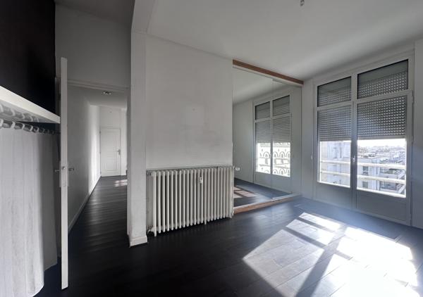 Appartement T2 de 55,44 m² au dernier étage avec ascenseur, terrasse plein ciel de 50 m²