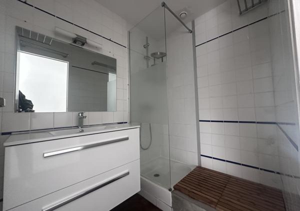 Appartement T2 de 55,44 m² au dernier étage avec ascenseur, terrasse plein ciel de 50 m²