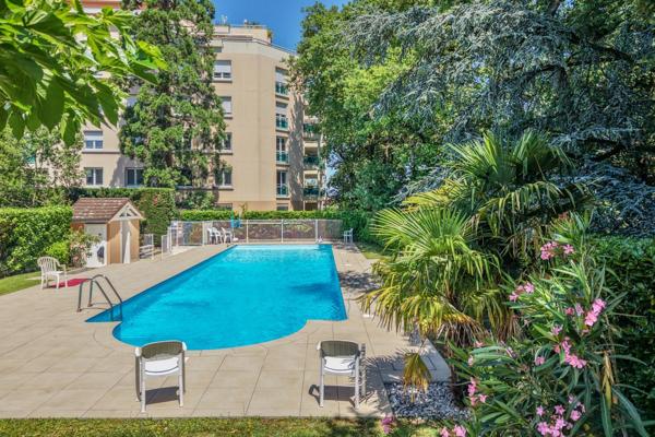 Grand T3 de 78 m² avec terrasse, garage possible et piscine privative à Bron (69)
