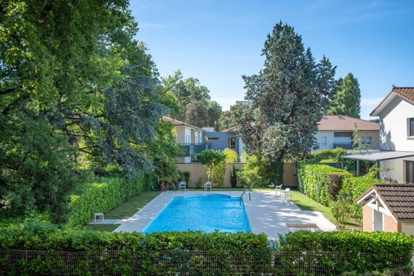 Grand T3 de 78 m² avec terrasse, garage possible et piscine privative à Bron (69)