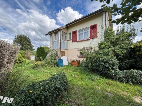 Maison 5 pièces (environ 90 m² habitables - A rénover totalement), située à proximité du centr