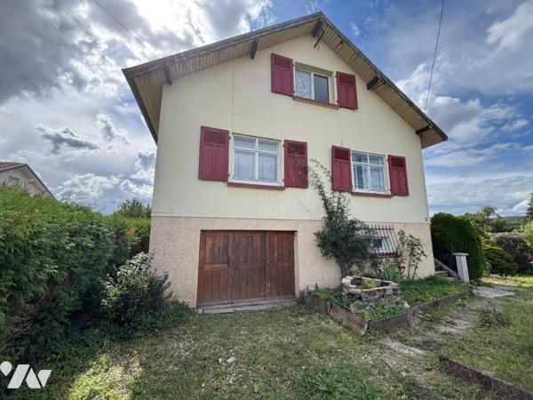 Maison 5 pièces (environ 90 m² habitables - A rénover totalement), située à proximité du centr