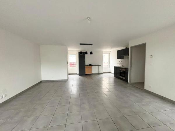 Appartement à louer 4 pièces 90.42m² Sochaux (25600)