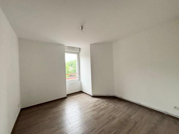 Appartement à louer 4 pièces 90.42m² Sochaux (25600)