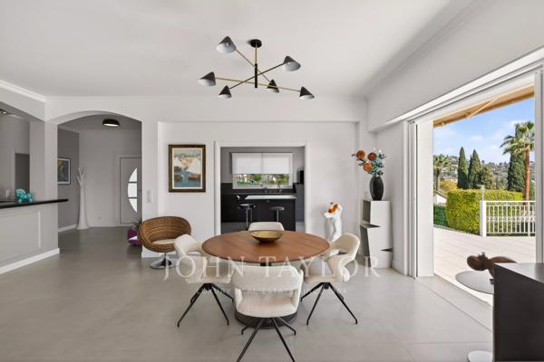 Magnifique villa de plain-pied, grand garage