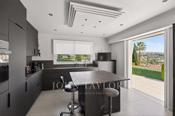 Magnifique villa de plain-pied, grand garage