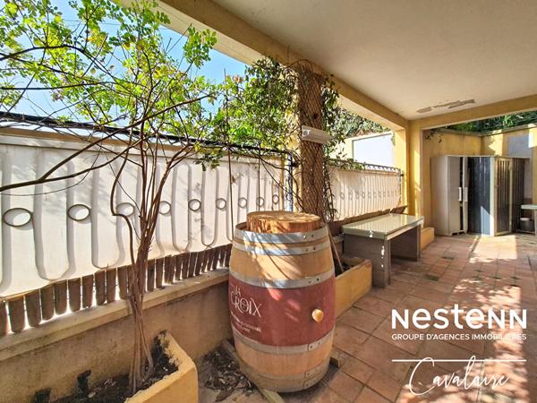 Centre-ville de la Croix Valmer, au calme, appartement 2 pièces d'environ 53 m² avec terrasse, stationnement et cave