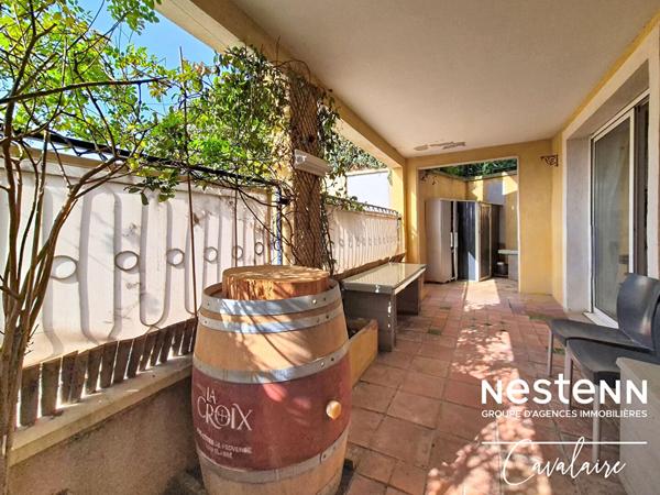 Centre-ville de la Croix Valmer, au calme, appartement 2 pièces d'environ 53 m² avec terrasse, stationnement et cave