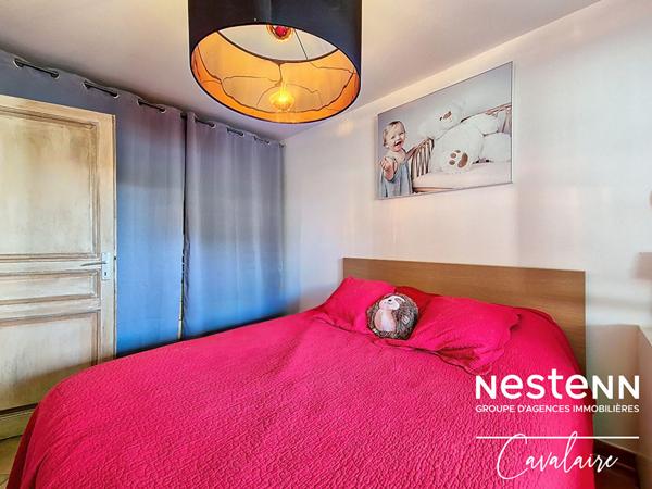 Centre-ville de la Croix Valmer, au calme, appartement 2 pièces d'environ 53 m² avec terrasse, stationnement et cave