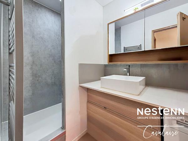 Centre-ville de la Croix Valmer, au calme, appartement 2 pièces d'environ 53 m² avec terrasse, stationnement et cave