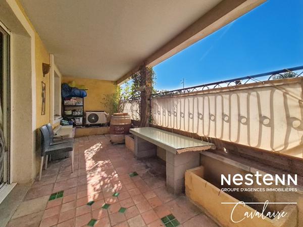 Centre-ville de la Croix Valmer, au calme, appartement 2 pièces d'environ 53 m² avec terrasse, stationnement et cave