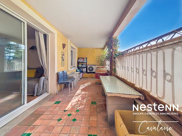 Centre-ville de la Croix Valmer, au calme, appartement 2 pièces d'environ 53 m² avec terrasse, stationnement et cave