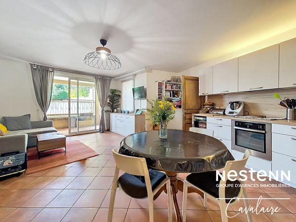 Centre-ville de la Croix Valmer, au calme, appartement 2 pièces d'environ 53 m² avec terrasse, stationnement et cave