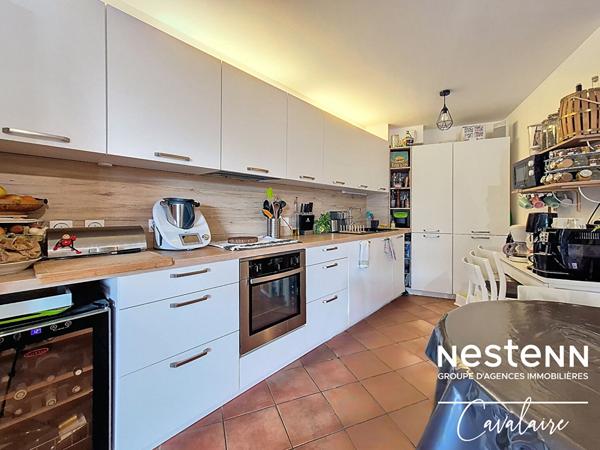 Centre-ville de la Croix Valmer, au calme, appartement 2 pièces d'environ 53 m² avec terrasse, stationnement et cave