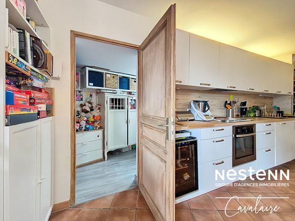 Centre-ville de la Croix Valmer, au calme, appartement 2 pièces d'environ 53 m² avec terrasse, stationnement et cave