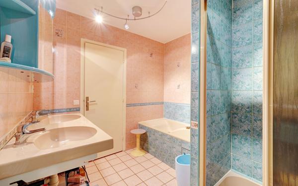 Appartement à vendre    2 pièces • 145,94 m2 Paris 14