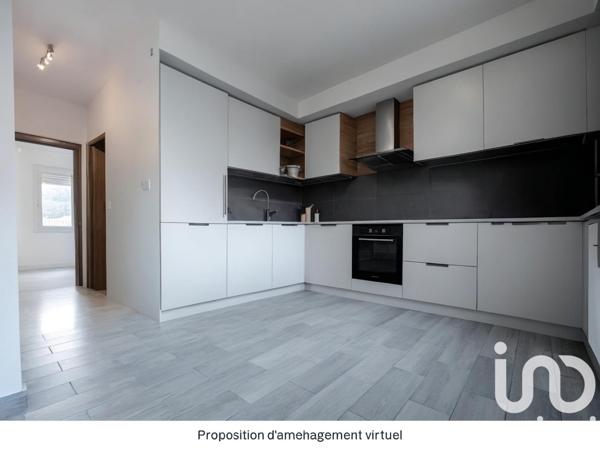 Appartement 4 pièces de 91 m² à Estagel (66310)