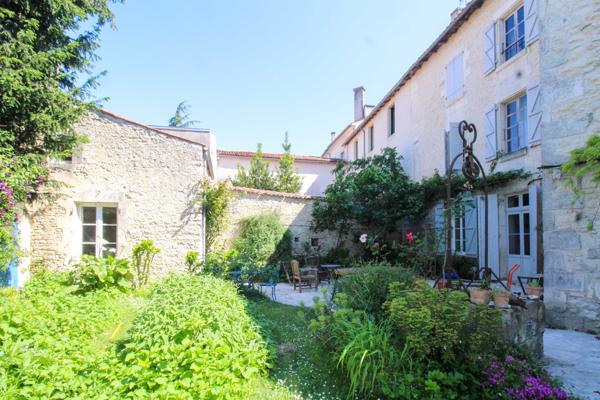 Maison à vendre à Saint-Jean-d'Angély (17400) - Charente-Maritime