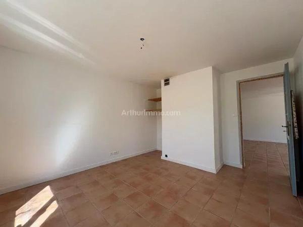 Location                                                      Maison
                        
                     3 pièces                      77 m2                     à Salernes