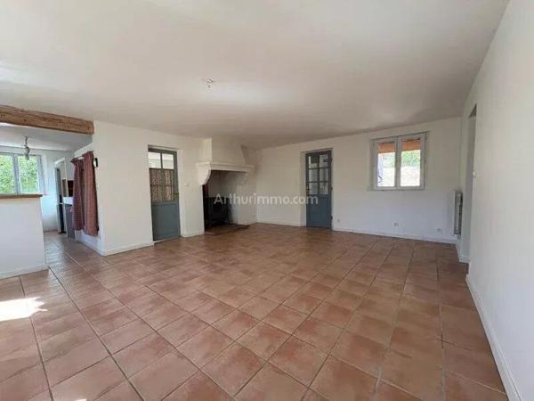 Location                                                      Maison
                        
                     3 pièces                      77 m2                     à Salernes