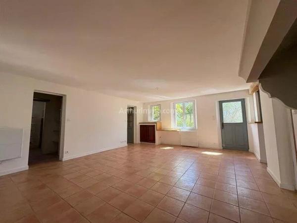 Location                                                      Maison
                        
                     3 pièces                      77 m2                     à Salernes
