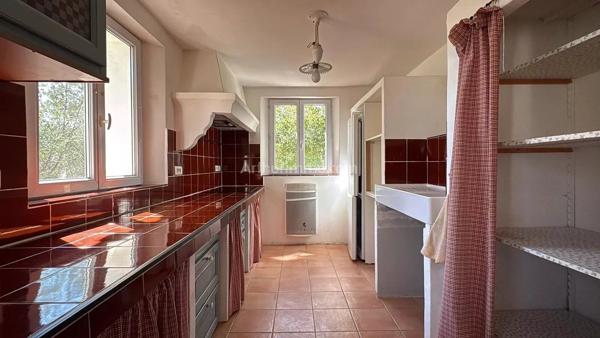 Location                                                      Maison
                        
                     3 pièces                      77 m2                     à Salernes