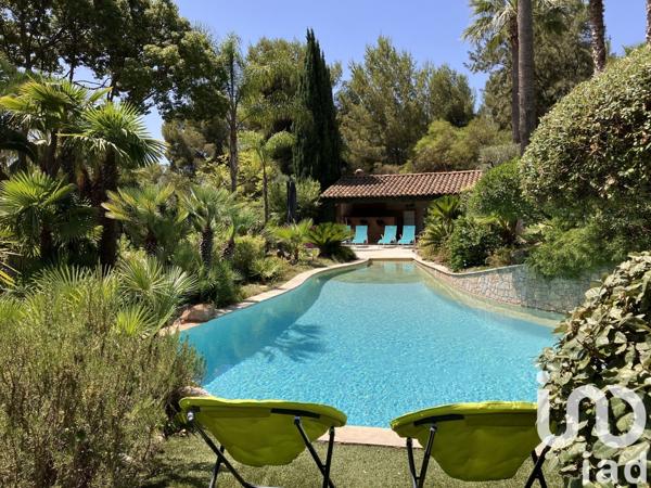 Domaine 10 pièces de 350 m² à Carqueiranne (83320)