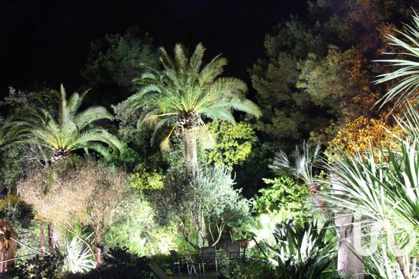 Domaine 10 pièces de 350 m² à Carqueiranne (83320)