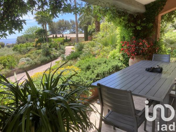 Domaine 10 pièces de 350 m² à Carqueiranne (83320)