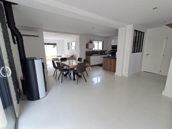 Maison
                                                                                                                                                                                                                                                                                                                        6 pièce(s)                                                                                                                                                                                                          4 chambre(s)                                                                                                                                                                                                          120  m²
