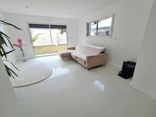 Maison
                                                                                                                                                                                                                                                                                                                        6 pièce(s)                                                                                                                                                                                                          4 chambre(s)                                                                                                                                                                                                          120  m²