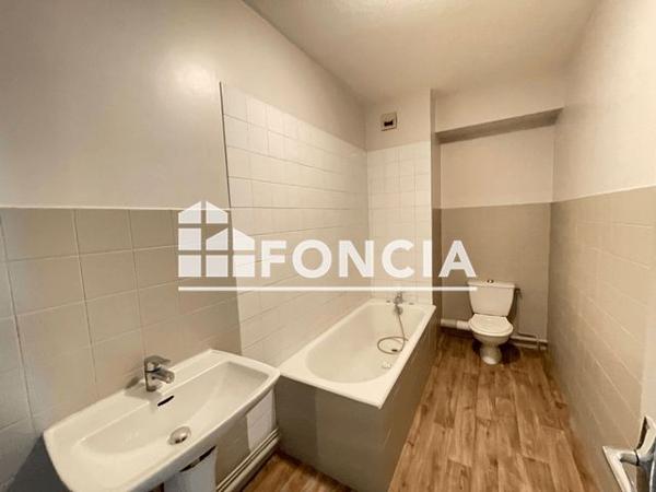 Location Studio 32.4 m² - 4 RUE DE LA CONVENTION Saint Etienne 42100