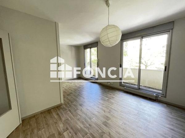 Location Studio 32.4 m² - 4 RUE DE LA CONVENTION Saint Etienne 42100